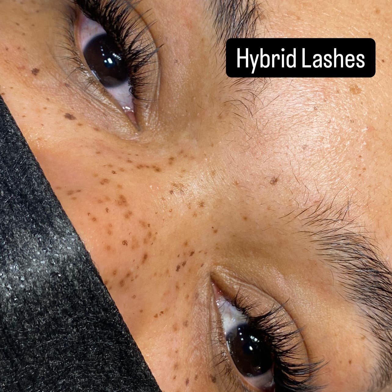 Natural hybrid eyelash extensions from House of Lashè